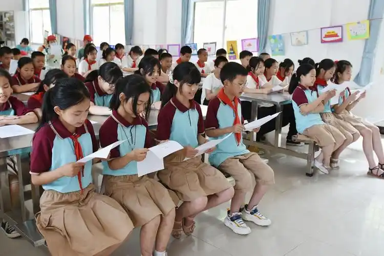 "向日葵课堂" 走进东风鸿泰希望小学