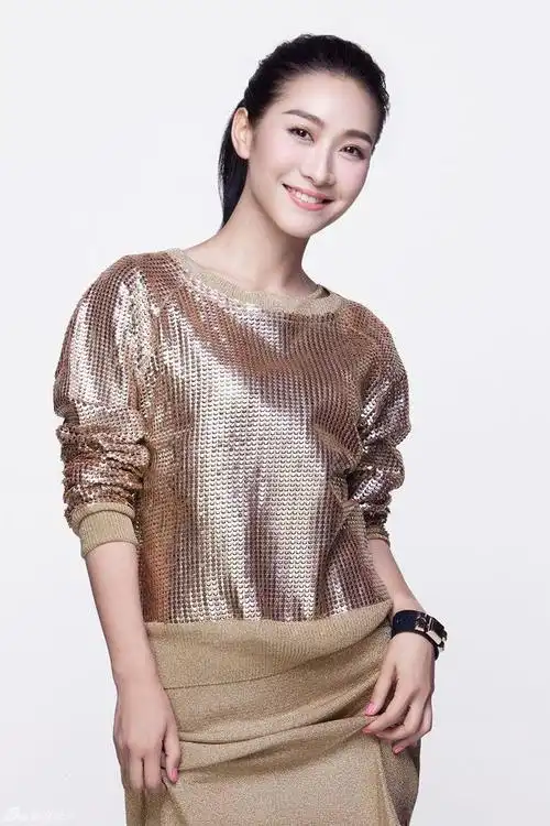 《甄嬛传》安陵容陶昕然拍写真,皮肤白皙展优雅气质