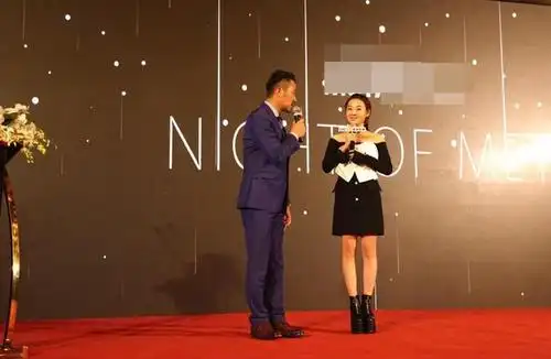 杨丽晓留学归来首亮相 安琥主持又献唱