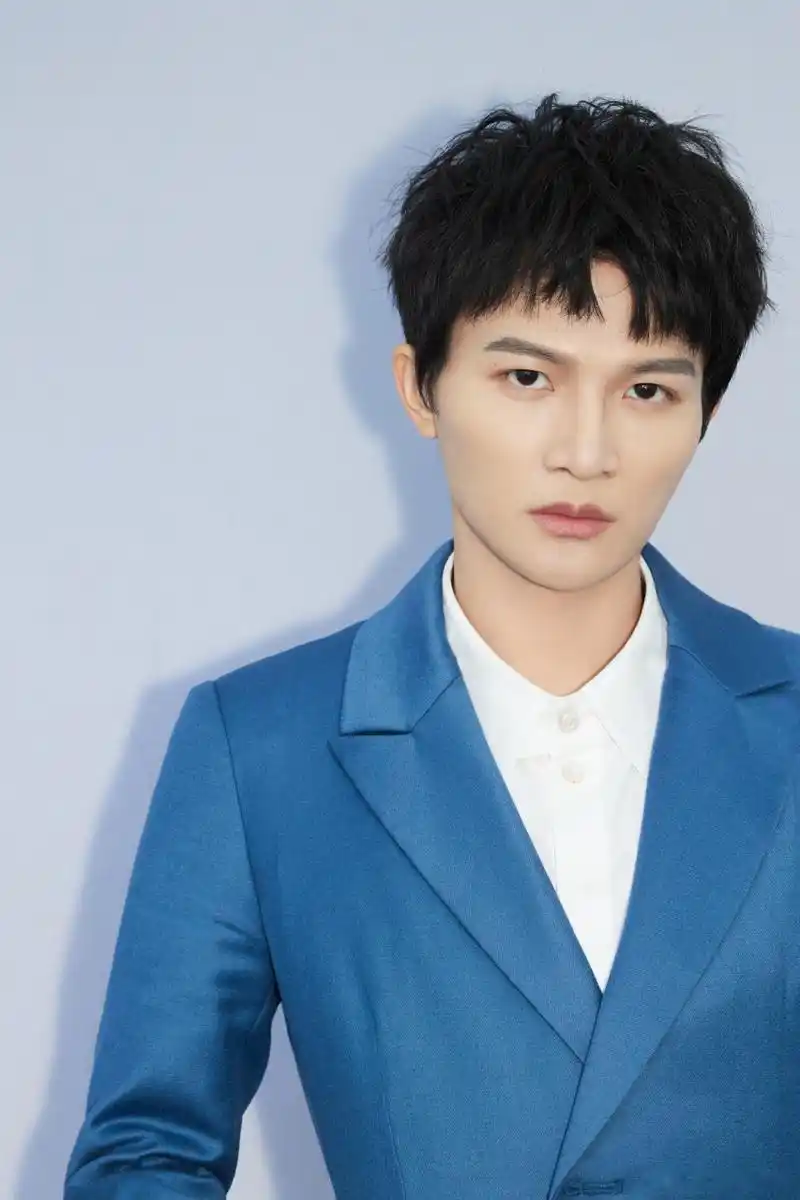 恭喜周深获得艺人新媒体指数榜单第一《创造营2021》《上线吧华彩少年