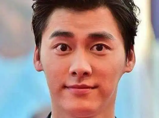 男星脸部大特写李易峰暴露缺点千玺有胡渣杨洋无可挑剔