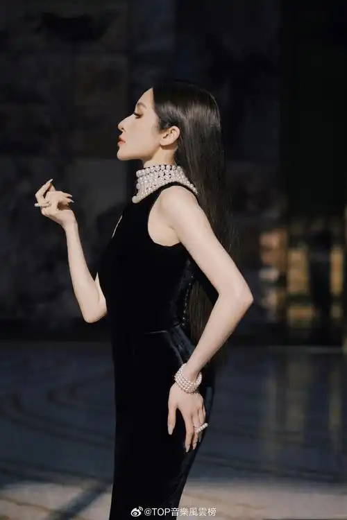 萧亚轩礼服反穿#許久未在大眾視野公開露面的elva@蕭亞軒misselva