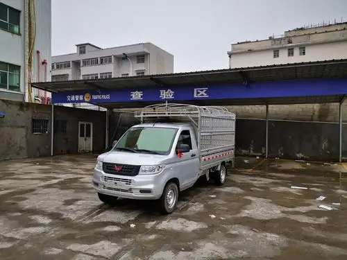 五菱荣光新卡可以自己加焊栅栏吗