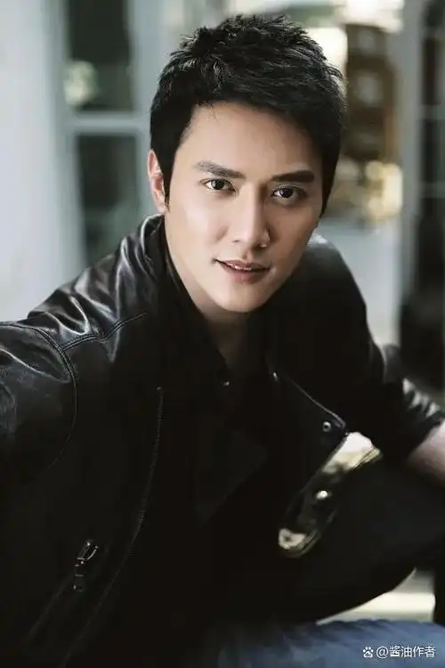 很多人认为冯绍峰现在的年龄已经到了40岁了,不太适合演古装偶像剧的