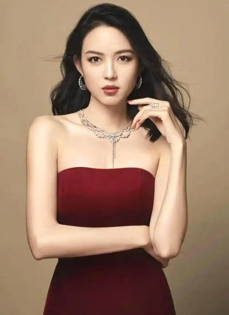张梓琳,中国模特,世界小姐冠军,怀孕6个月仍上春晚,独立女性的典范!