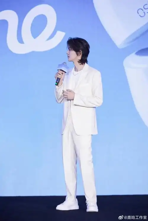 柳丝木品牌全球代言人鹿晗##胶囊防晒无处不shine##柳丝木胶囊防晒