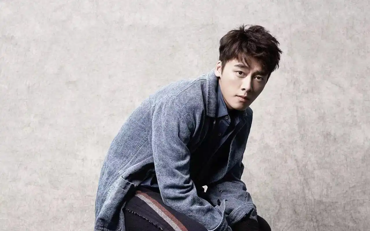 李易峰帅气杂志写真图片桌面壁纸