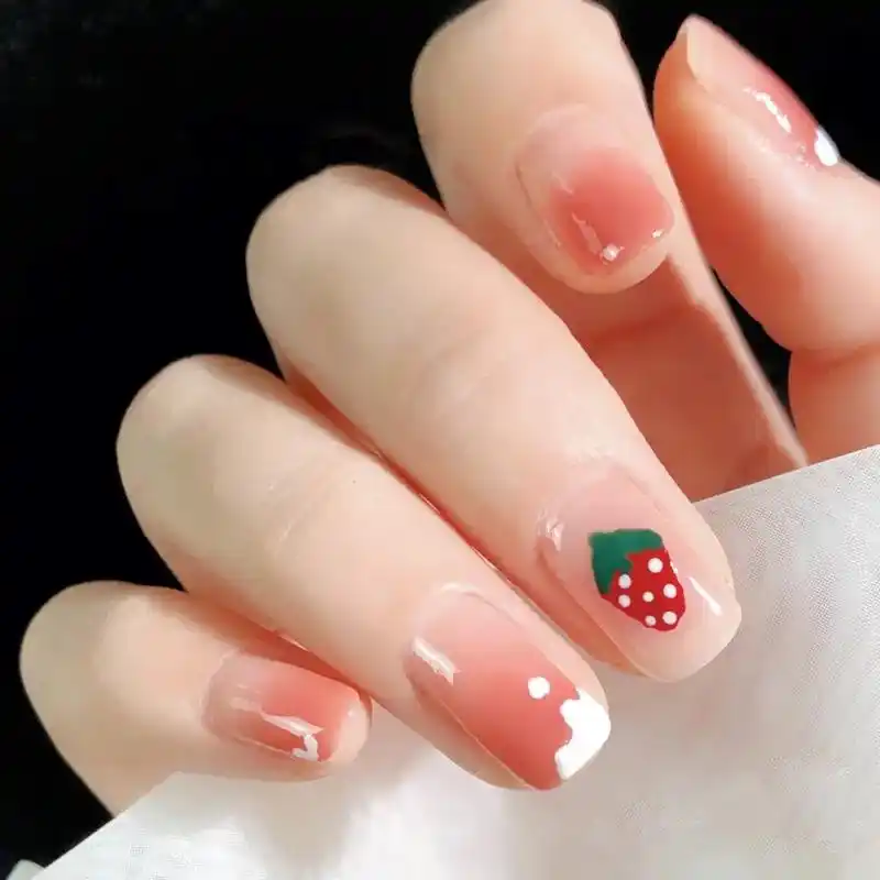 小可爱减龄必备草莓流心美甲哦～ #抖音图文来了 #小可爱上线 - 抖音