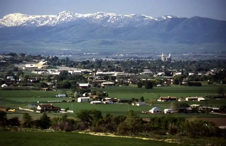 美国西部偏僻山区(图)