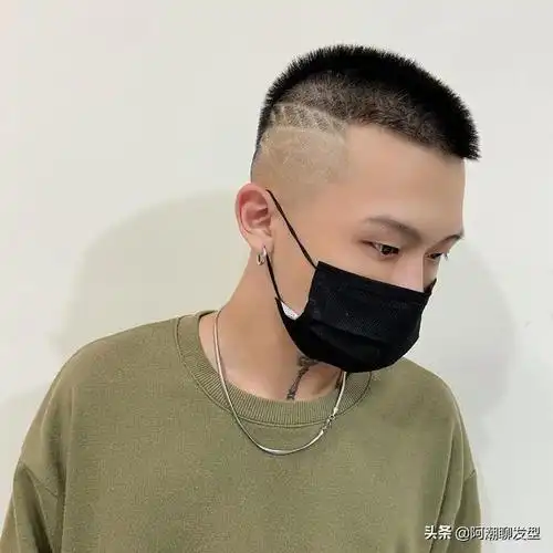 男士短发最流行的造型:男生在夏季一定要尝试这3款短发造型(2)