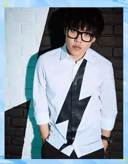 李琦,艺名蘑菇头,是一位来自江苏徐州的汉族歌手,自幼受到专业声乐