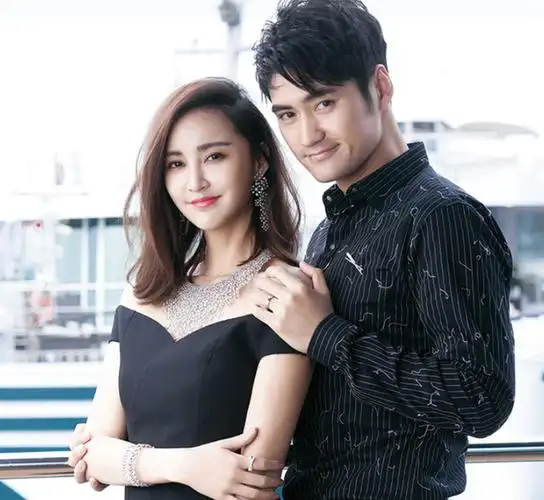 张歆艺和袁弘结婚时,二婚的张歆艺不想办婚礼,但袁弘却说:我越是认