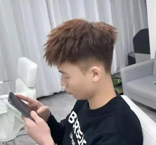 两边铲锡纸烫推荐 清爽帅气男生烫发_男生烫发 - 美发站