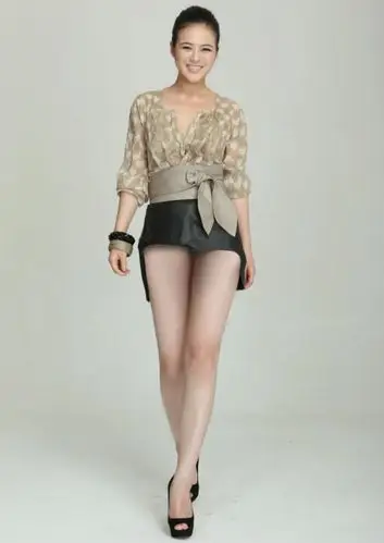 上海smg美女主持陈辰美图一张