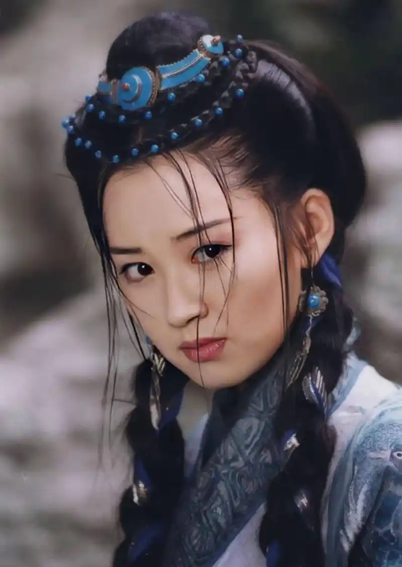 原创各版任盈盈对比梁佩玲得罪造型师演技受肯定女娲娘娘来客串