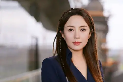 杨童舒深蓝造型性感写真图片