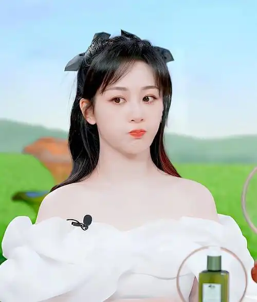 宝藏女孩杨紫,美丽可爱!__财经头条