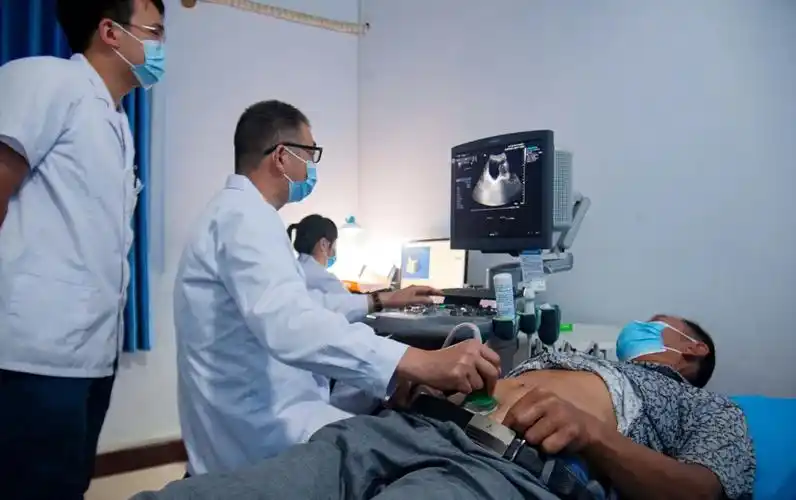 关爱老年男性健康县人民医院开展前列腺疾病筛查义诊公益活动