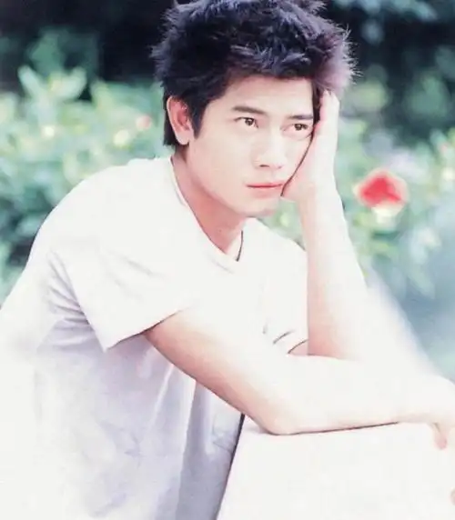 郭富城18岁时的照片曝光,出道至今已38年!