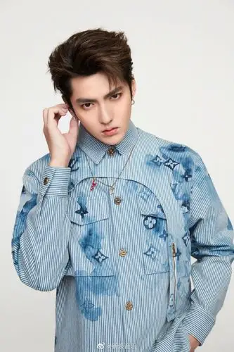 吴亦凡解锁全新水墨牛仔大片清爽帅气又不失肆意张扬