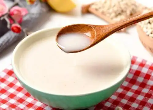 快要绝经的女人,坚持每天喝杯豆浆,身体四个改变藏不住