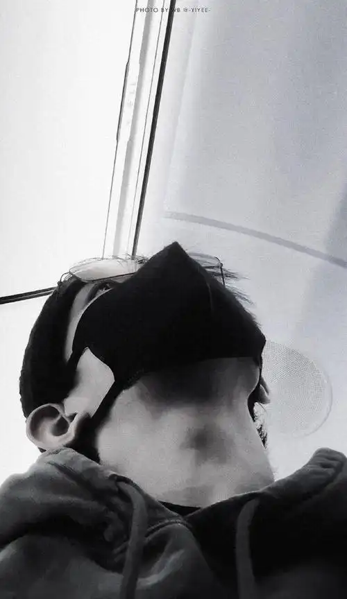 240129易烊千玺的女友视角照片引爆梦女心网友幸福满满