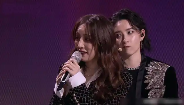 姐姐2第四场公演舞台那英喜欢的两位帮唱孟佳和李斯丹妮