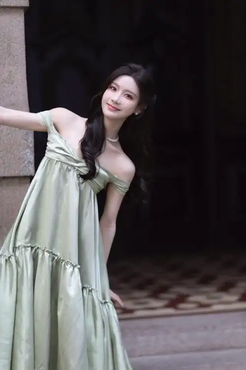 陈意涵estelle超话92#芭莎美妆大奖#明媚自在,悦然且充盈;轻盈灵动