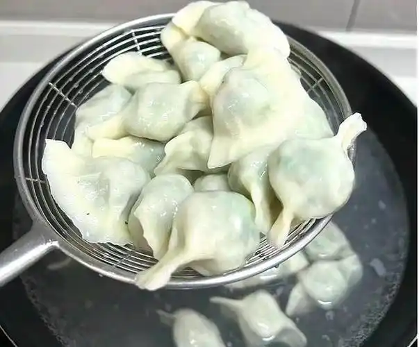 春天使劲吃,一通便,二明目,三强筋骨,春天包饺子,真的太香了|荠菜