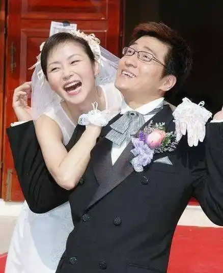 万绮雯跟甄子丹分手后,嫁给了认识7天的编剧,现在怎样了?