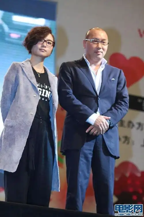 随着潘玮柏,李晨,林俊杰,谢娜等人纷纷开创了自己的潮牌店,周笔畅