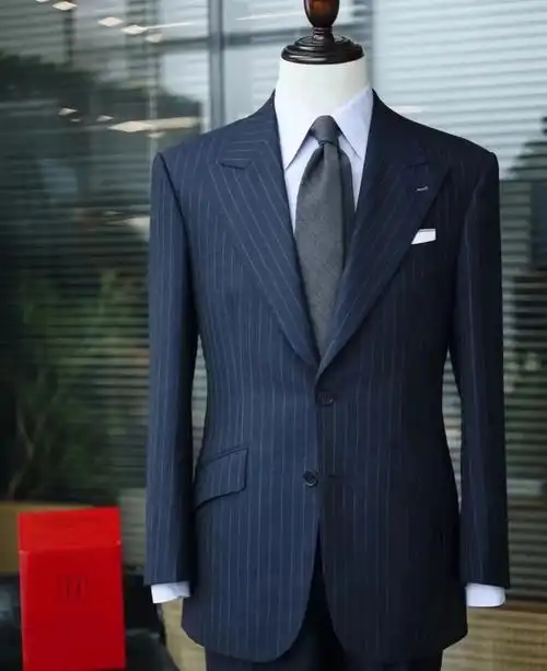 条纹西服