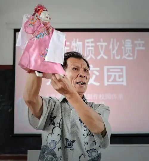 页 作品名称: 闽南布袋戏的传承(组照5-1)  作品描述: 闽南布袋木偶戏