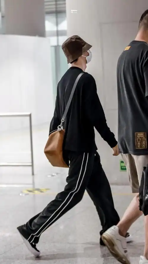 王一博##王一博机场照