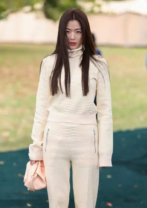 g社拍的全智贤##全智贤##伦敦时装周