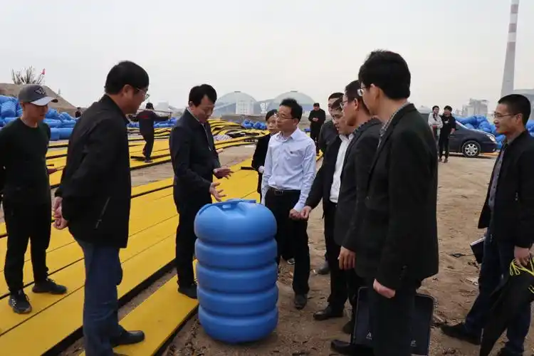 2月25日下午,泉州市海洋与渔业局党组书记陈龙津一行