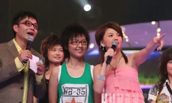 糖果组合易帅郭映宋嘉欣 主题曲:《我们的声音》 超级女声 2005届