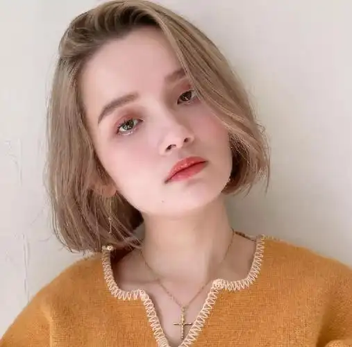 齐下巴微卷短发 法式浪漫慵懒get_女生短发 - 美发站