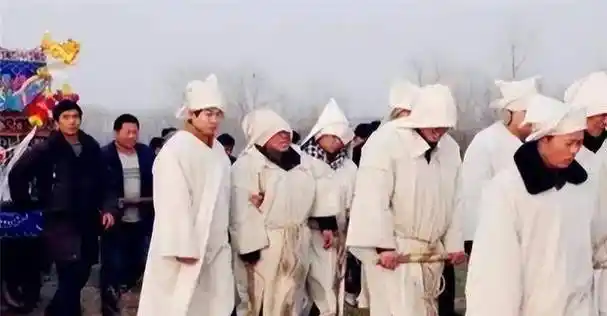 "头七回魂",人死后停灵七天,亡者真的能回家探视亲属吗?