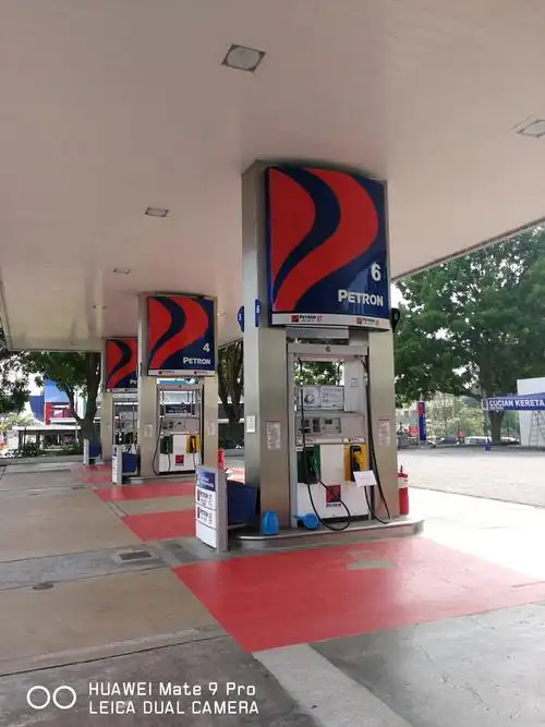 满眼皆是加油站.