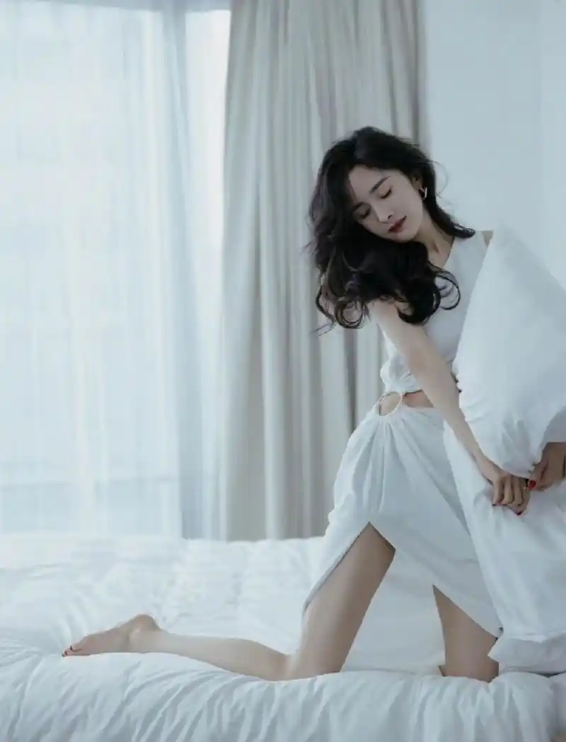 杨幂|艳美绝伦,香艳夺目|性感撩人 杨幂这一组图真的绝美,很难想象她