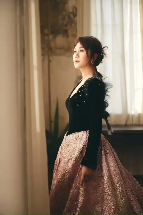 百亿票房第一女演员马丽折扣区买衣服