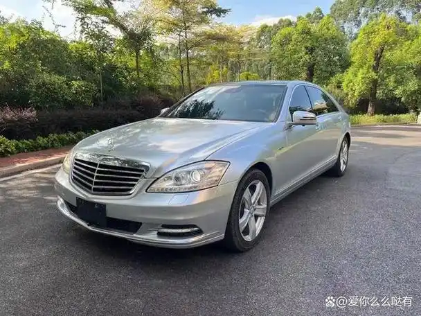 12年奔驰s400 全款8万,发动机静谧无声,仿佛进入了另一个世界