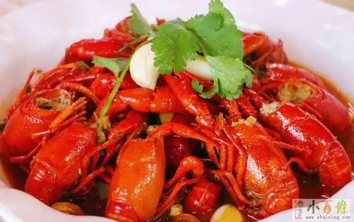 炒龙虾技术去哪里学,到食为天餐饮培训基地