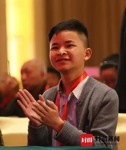 " 12年前,林浩在汶川县映秀镇渔子溪小学读二年级.5月12日下午,"5.