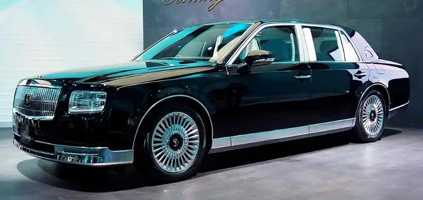 全新丰田世纪霸气回归!金凤凰车标配v8混动,地位不输劳斯莱斯