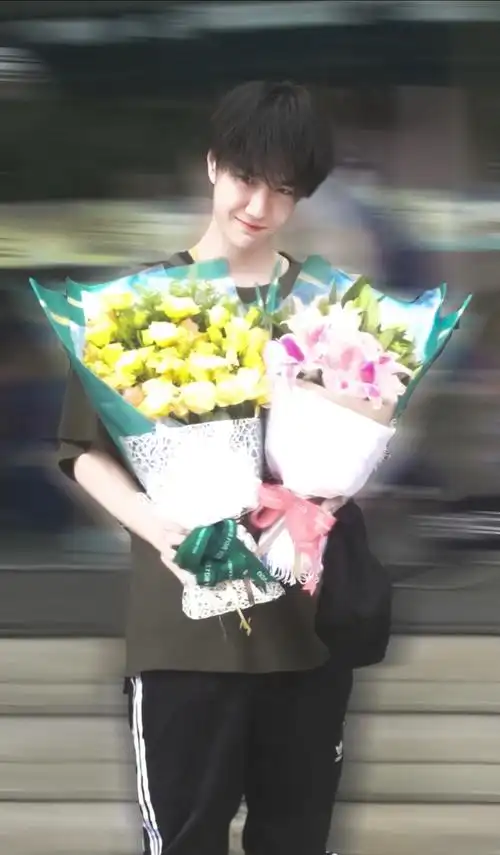 6月21日 7:12   关注  耶啵 王一博 肖战 评论 收藏