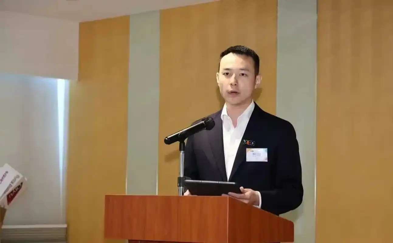 霍启文的近照,感觉他颜值不输堂哥们  霍震寰小儿子霍启文的近照.