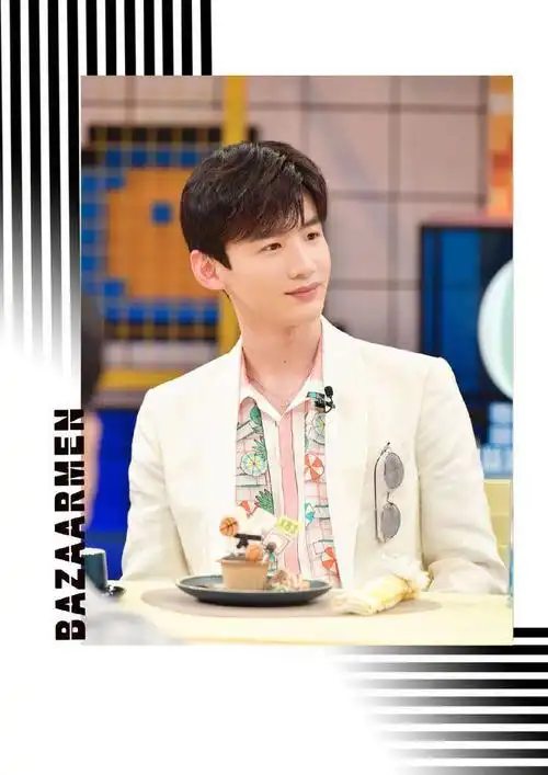 白敬亭最新大片释出这样穿花衬衫复古又可爱理想型男票没错了