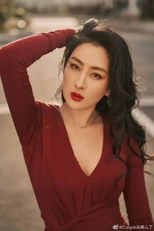 最近,有人发布了一组马苏的写真,魅力惊人!